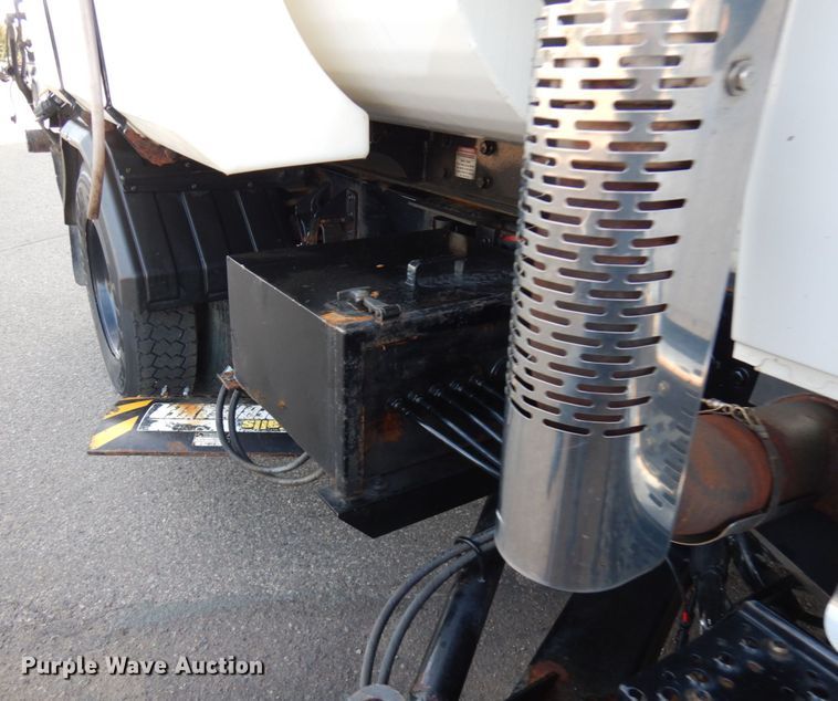 image for item KK9783 2011 International 7400  dump truck