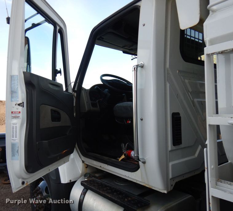 image for item KK9783 2011 International 7400  dump truck