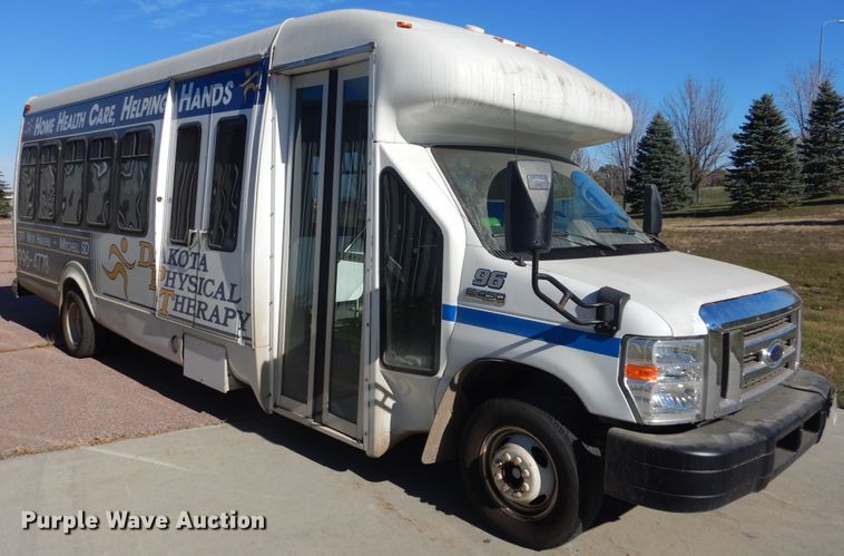 image for item KO9168 2009 Ford E450 Super Duty  shuttle bus