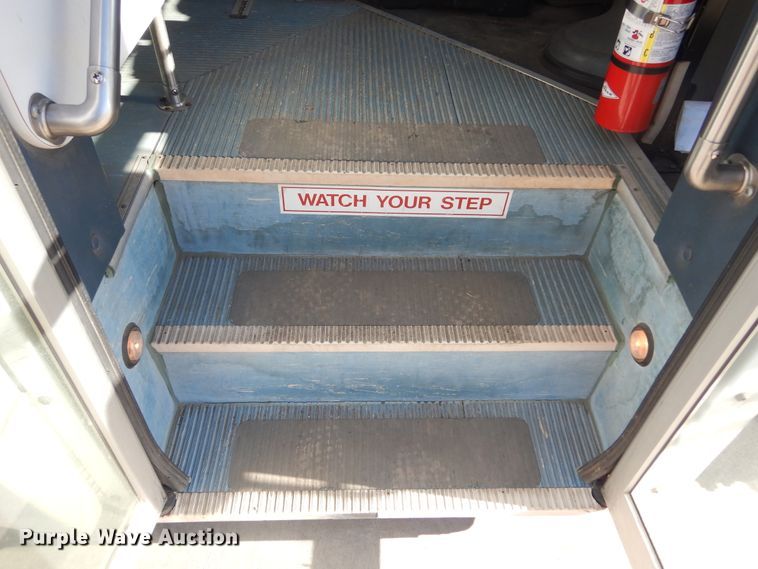 image for item KO9168 2009 Ford E450 Super Duty  shuttle bus