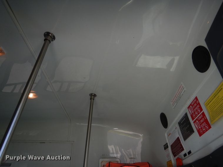 image for item KO9168 2009 Ford E450 Super Duty  shuttle bus