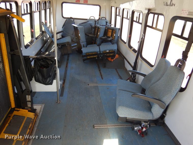 image for item KO9168 2009 Ford E450 Super Duty  shuttle bus