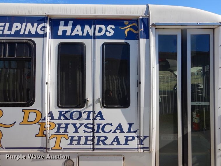 image for item KO9168 2009 Ford E450 Super Duty  shuttle bus