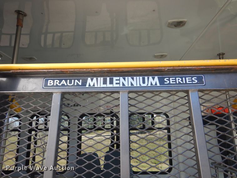 image for item KO9168 2009 Ford E450 Super Duty  shuttle bus