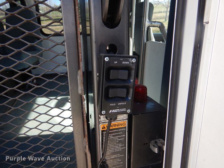 image for item KO9168 2009 Ford E450 Super Duty  shuttle bus