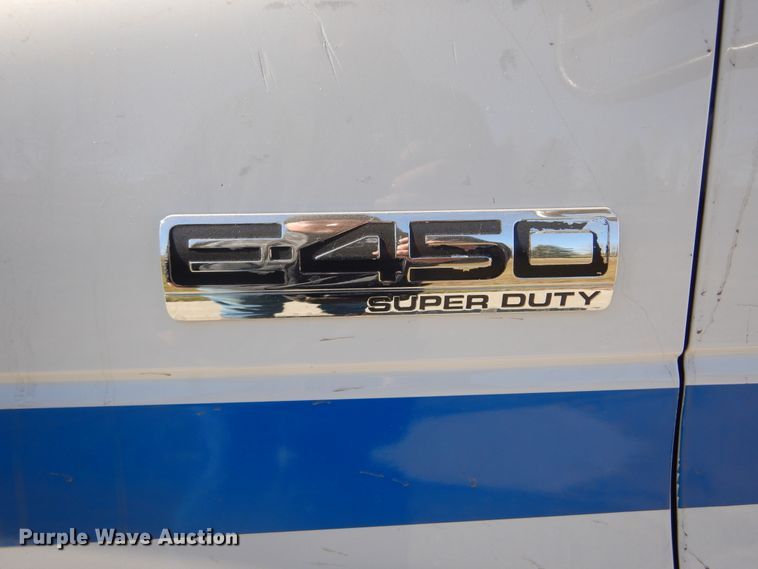 image for item KO9168 2009 Ford E450 Super Duty  shuttle bus