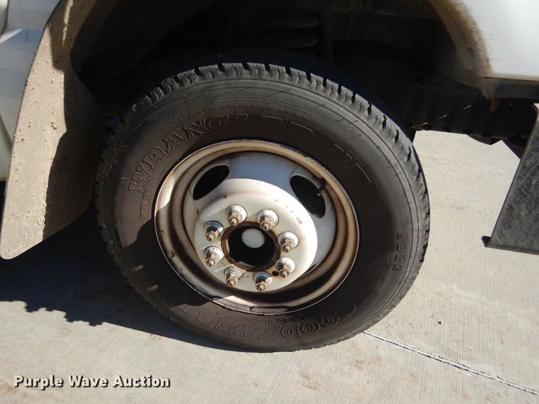 image for item KO9168 2009 Ford E450 Super Duty  shuttle bus