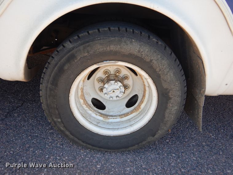 image for item KO9168 2009 Ford E450 Super Duty  shuttle bus