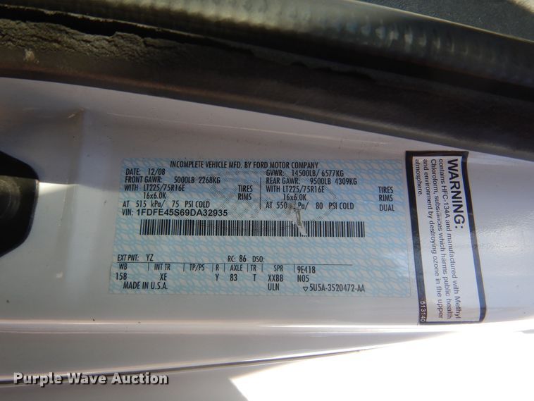 image for item KO9168 2009 Ford E450 Super Duty  shuttle bus