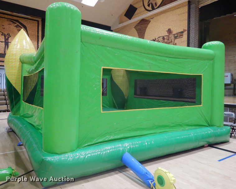 image for item KO9171 Bounce house