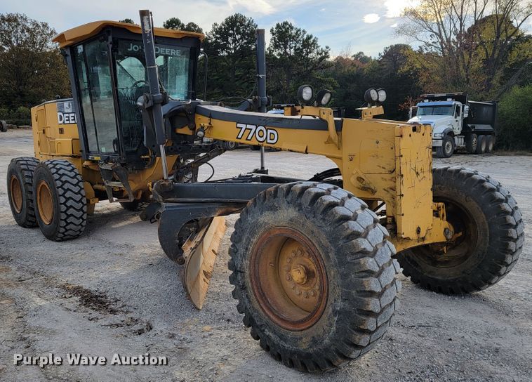 image for item KQ9079 2006 John Deere 770D  motor grader