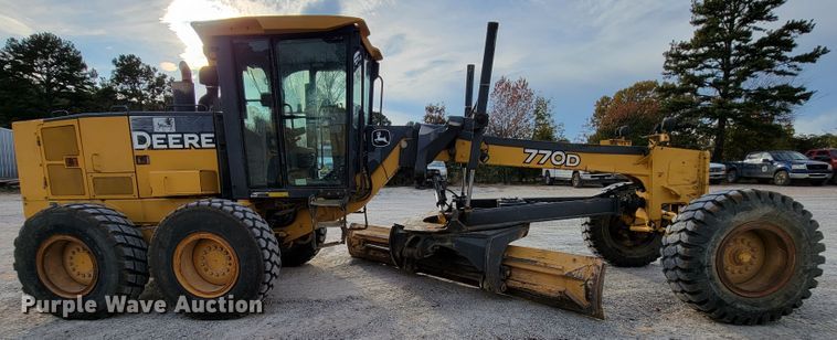 image for item KQ9079 2006 John Deere 770D  motor grader