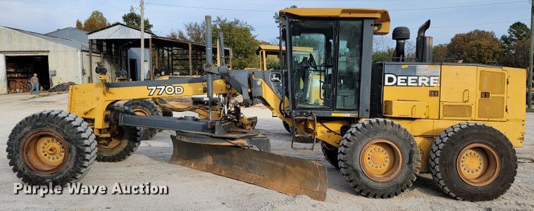 image for item KQ9079 2006 John Deere 770D  motor grader