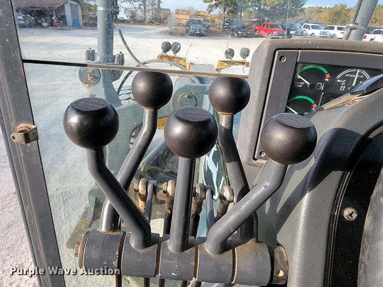 image for item KQ9079 2006 John Deere 770D  motor grader