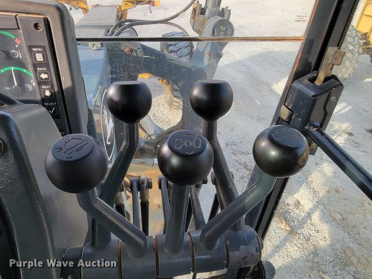 image for item KQ9079 2006 John Deere 770D  motor grader