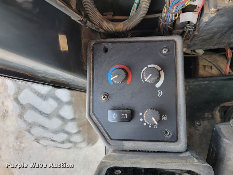 image for item KQ9079 2006 John Deere 770D  motor grader