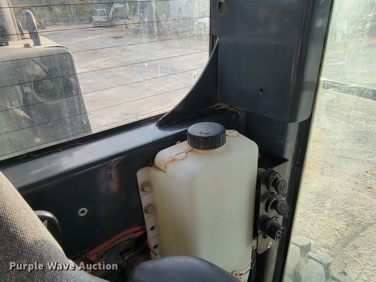 image for item KQ9079 2006 John Deere 770D  motor grader