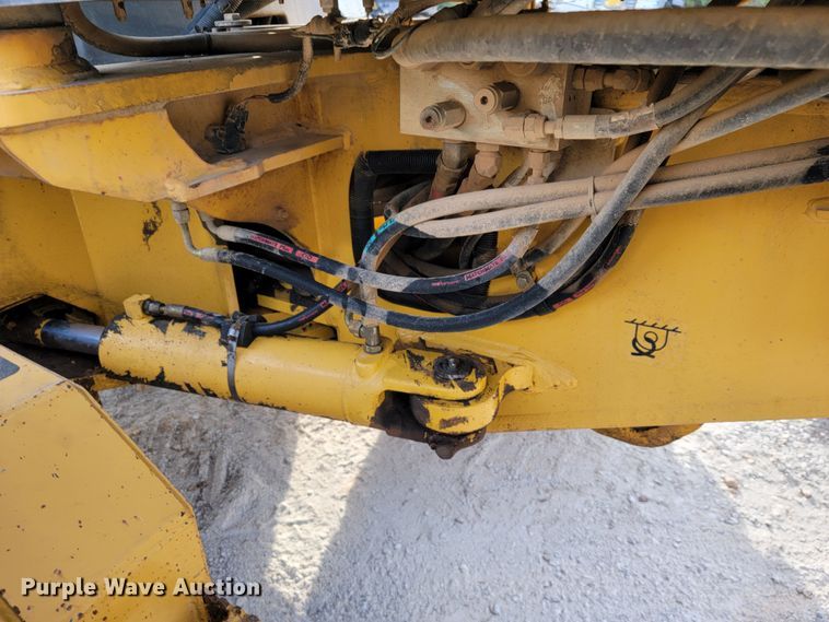 image for item KQ9079 2006 John Deere 770D  motor grader