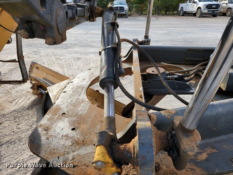 image for item KQ9079 2006 John Deere 770D  motor grader