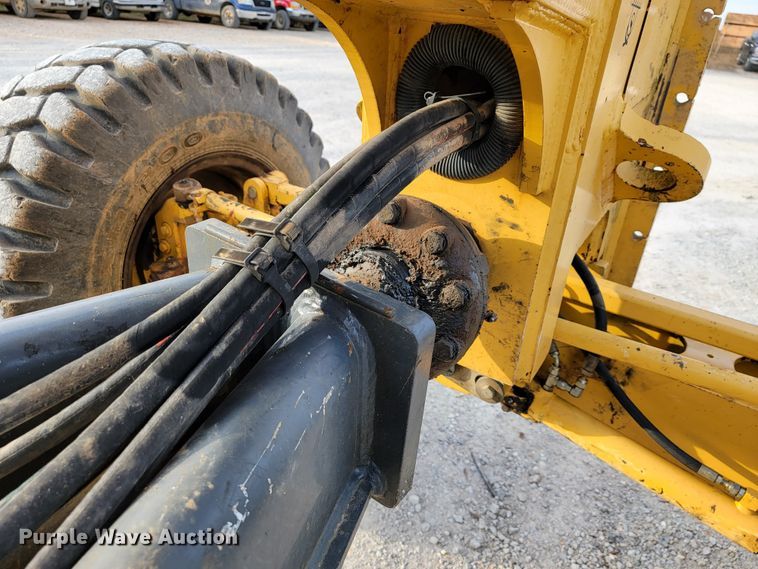 image for item KQ9079 2006 John Deere 770D  motor grader