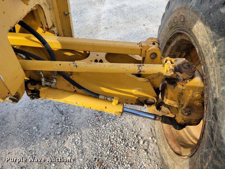 image for item KQ9079 2006 John Deere 770D  motor grader