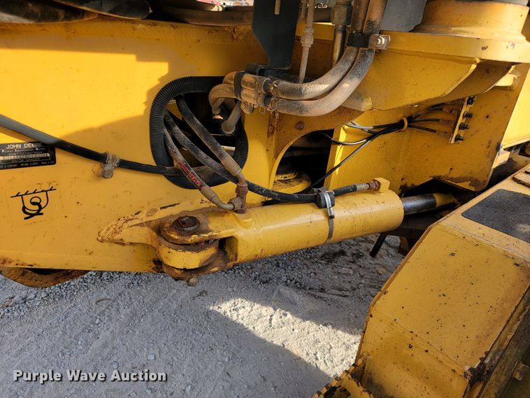image for item KQ9079 2006 John Deere 770D  motor grader