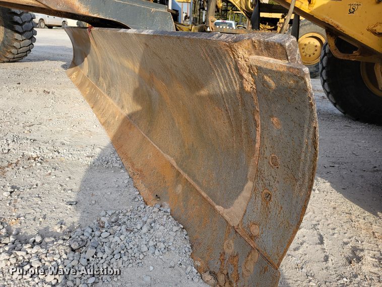 image for item KQ9079 2006 John Deere 770D  motor grader