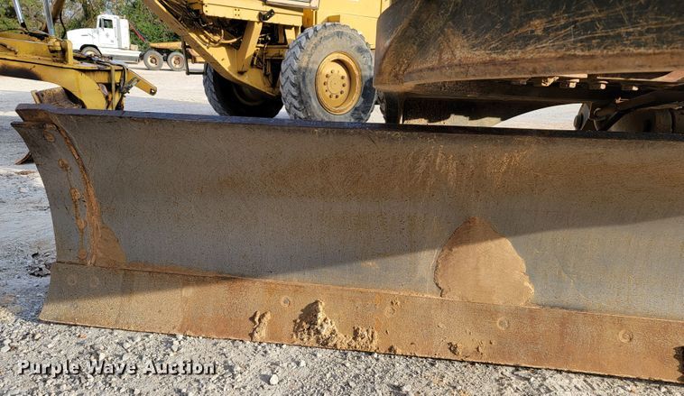 image for item KQ9079 2006 John Deere 770D  motor grader