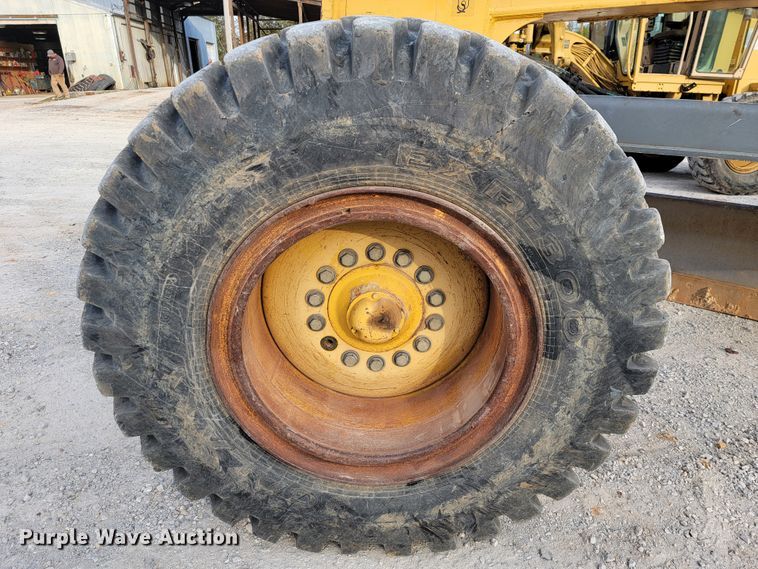 image for item KQ9079 2006 John Deere 770D  motor grader