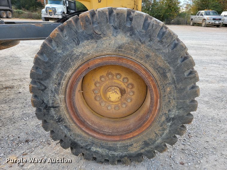 image for item KQ9079 2006 John Deere 770D  motor grader