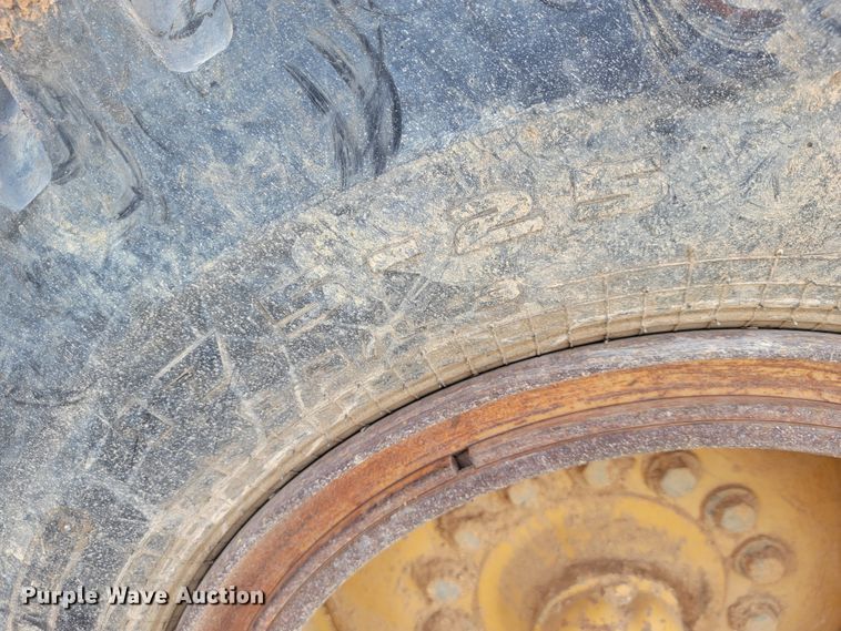 image for item KQ9079 2006 John Deere 770D  motor grader