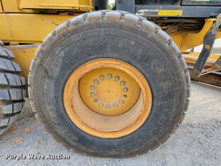 image for item KQ9079 2006 John Deere 770D  motor grader