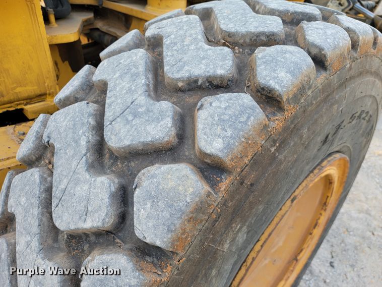 image for item KQ9079 2006 John Deere 770D  motor grader