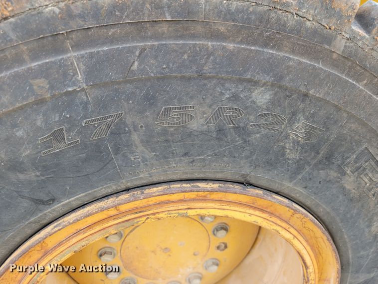 image for item KQ9079 2006 John Deere 770D  motor grader