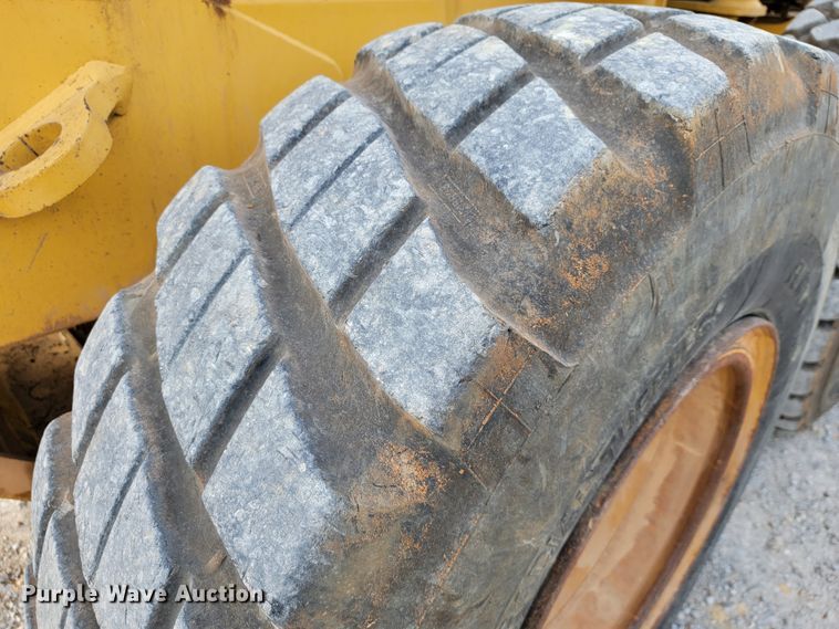 image for item KQ9079 2006 John Deere 770D  motor grader