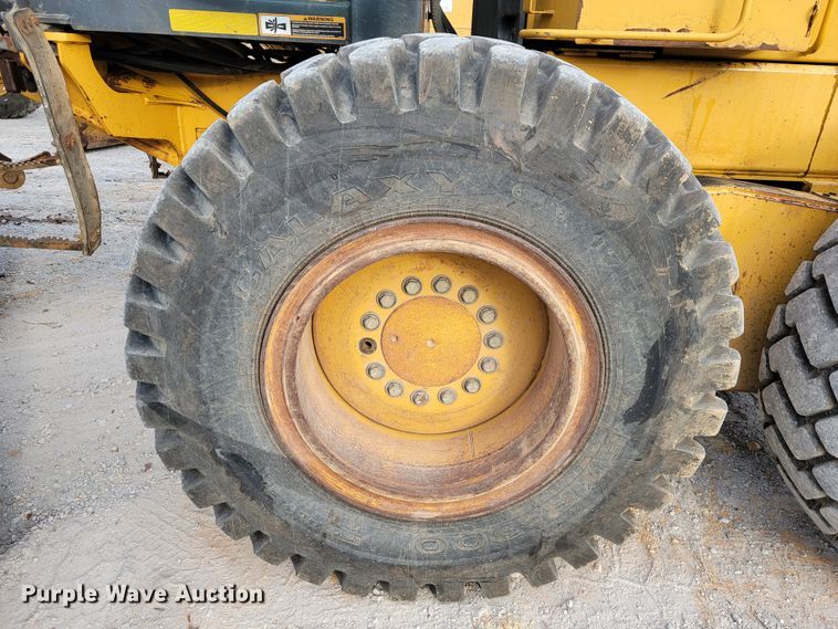 image for item KQ9079 2006 John Deere 770D  motor grader