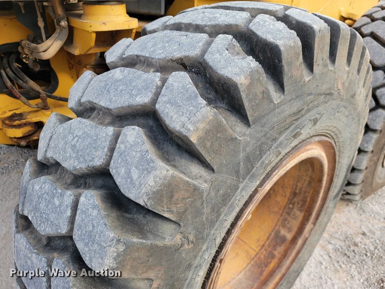 image for item KQ9079 2006 John Deere 770D  motor grader