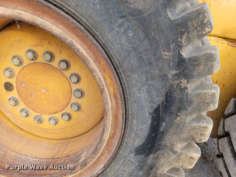 image for item KQ9079 2006 John Deere 770D  motor grader