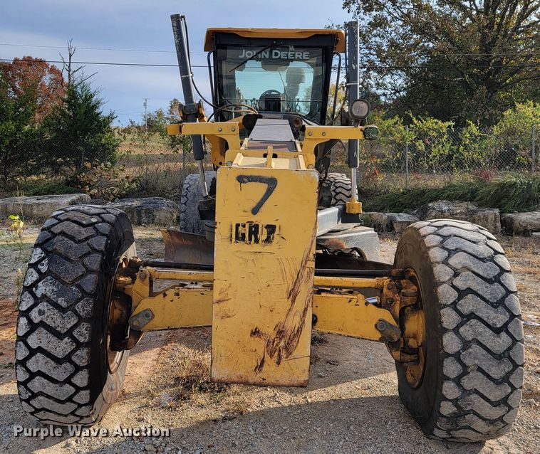 image for item KQ9082 2007 John Deere 670D  motor grader