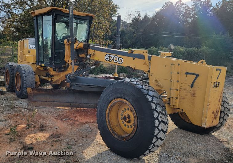 image for item KQ9082 2007 John Deere 670D  motor grader