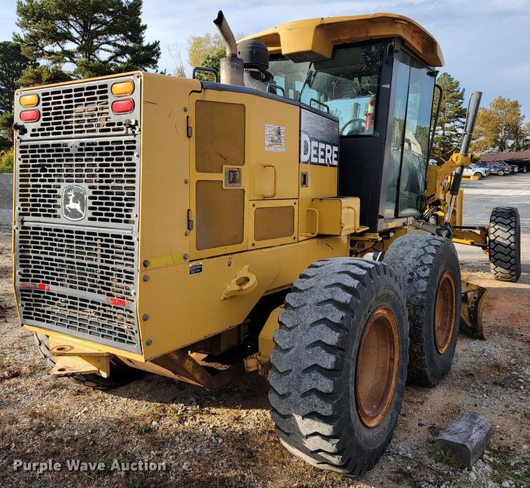 image for item KQ9082 2007 John Deere 670D  motor grader