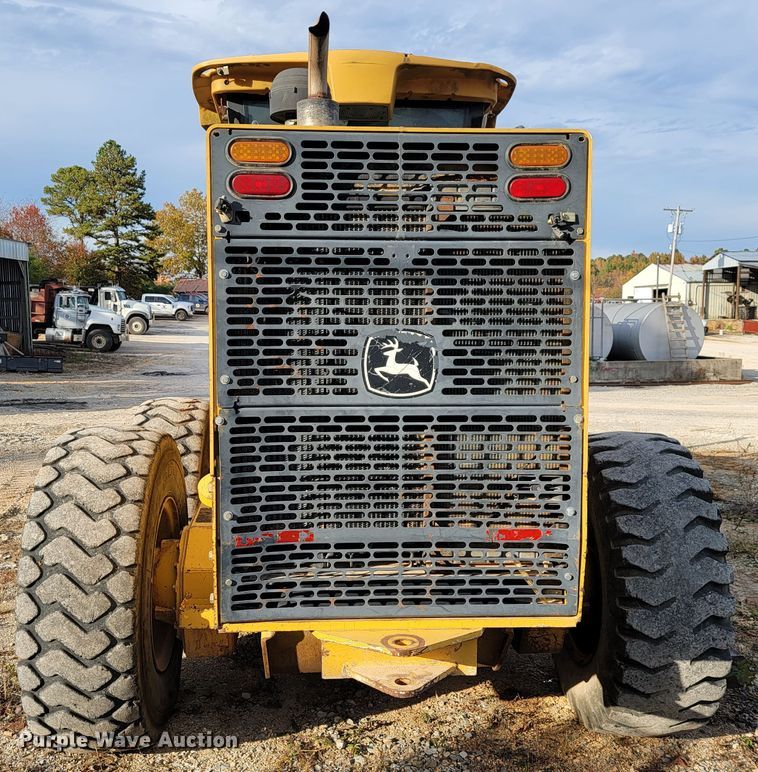 image for item KQ9082 2007 John Deere 670D  motor grader