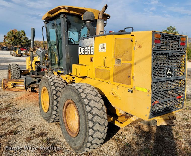 image for item KQ9082 2007 John Deere 670D  motor grader