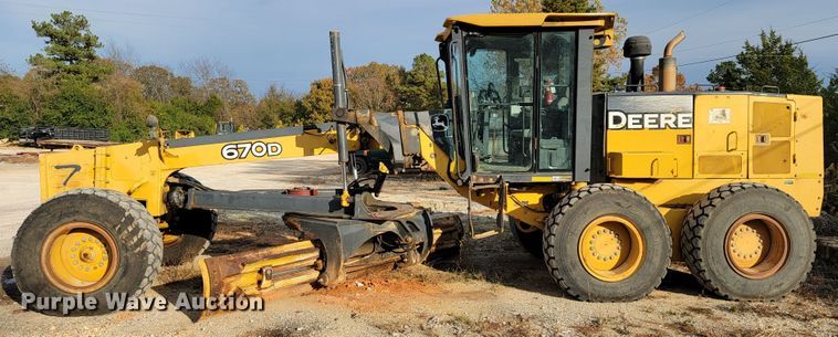 image for item KQ9082 2007 John Deere 670D  motor grader