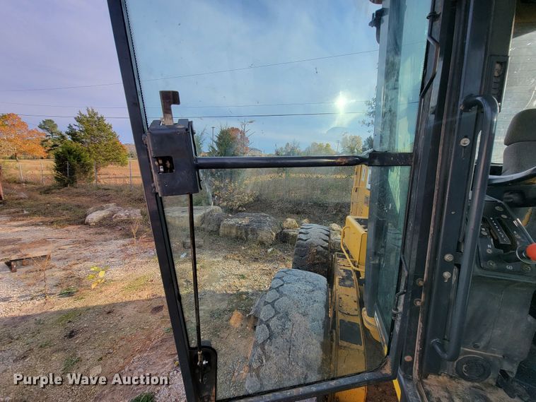 image for item KQ9082 2007 John Deere 670D  motor grader