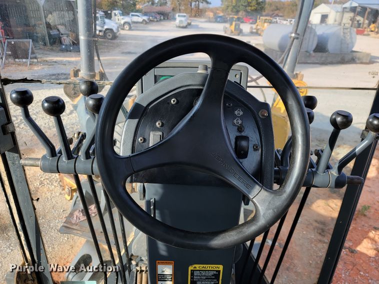 image for item KQ9082 2007 John Deere 670D  motor grader