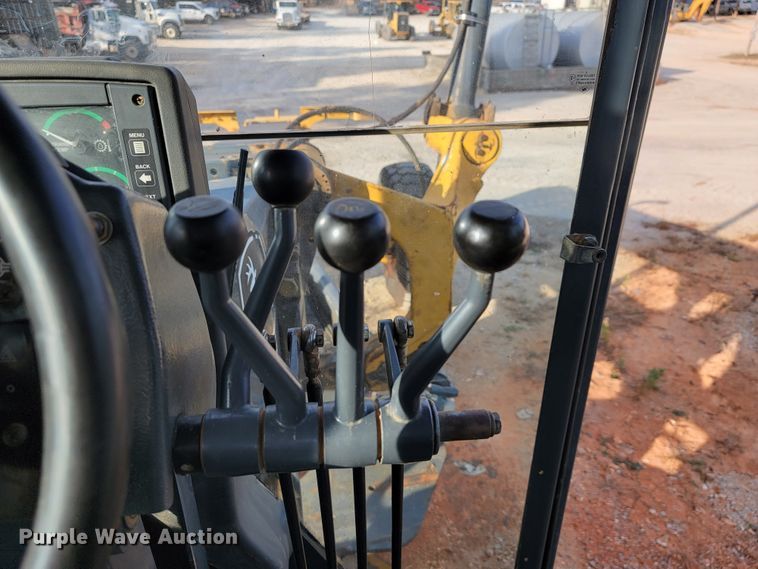 image for item KQ9082 2007 John Deere 670D  motor grader