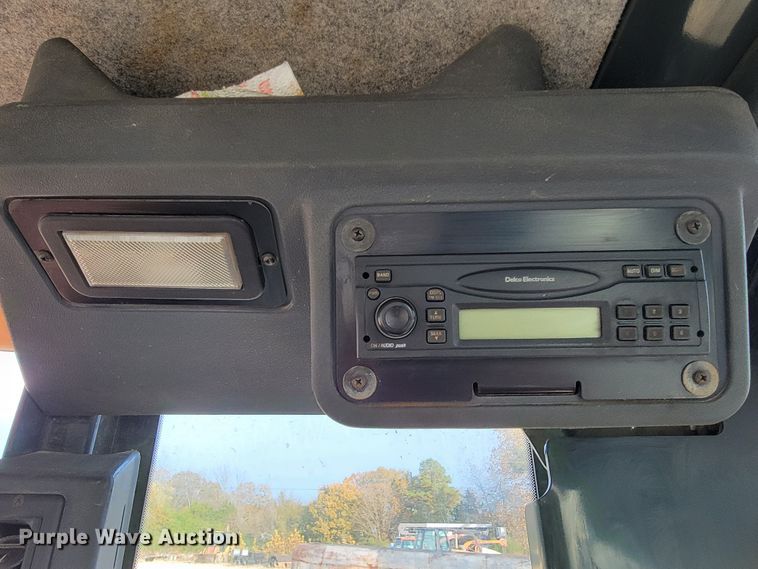 image for item KQ9082 2007 John Deere 670D  motor grader