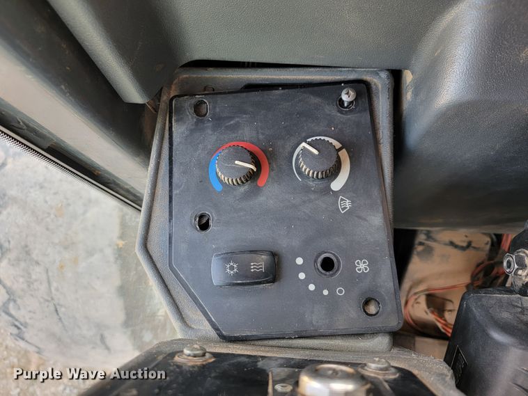 image for item KQ9082 2007 John Deere 670D  motor grader