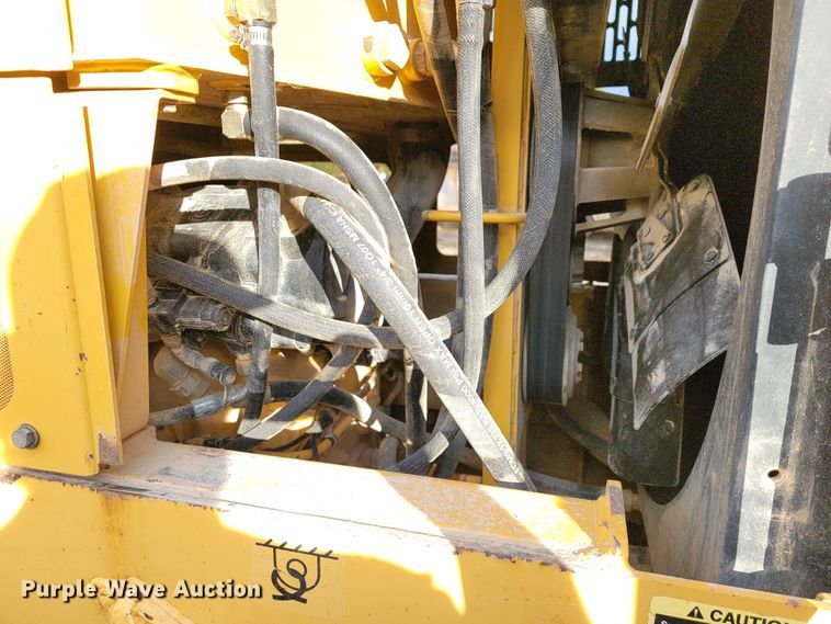 image for item KQ9082 2007 John Deere 670D  motor grader